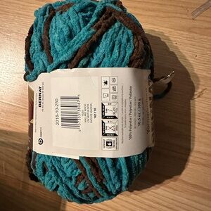 Bernat chenille yarn 10.5oz Mallard Wood